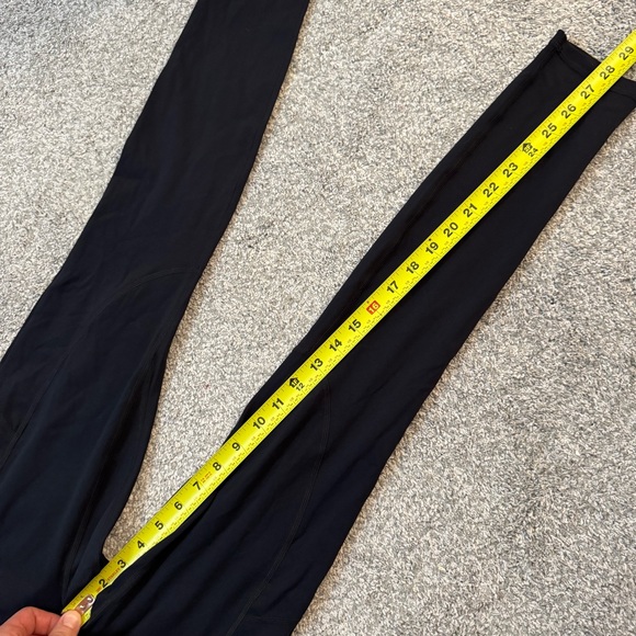 NWT Fabletics High-Waisted Motion365 Leggings Women's Size M Black Contoured - Picture 9 of 14